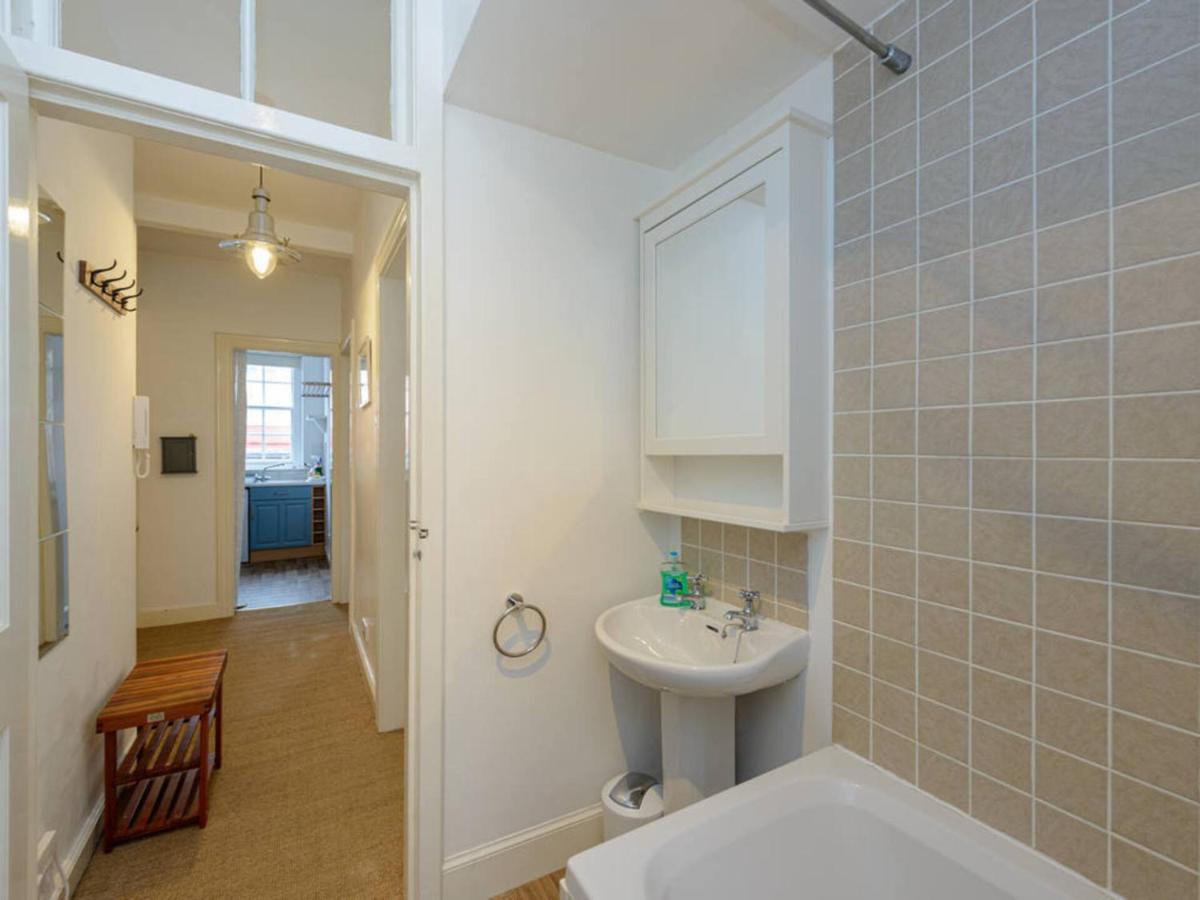 Pebbles Apartment - Heart Of Town Норт Беруик Екстериор снимка